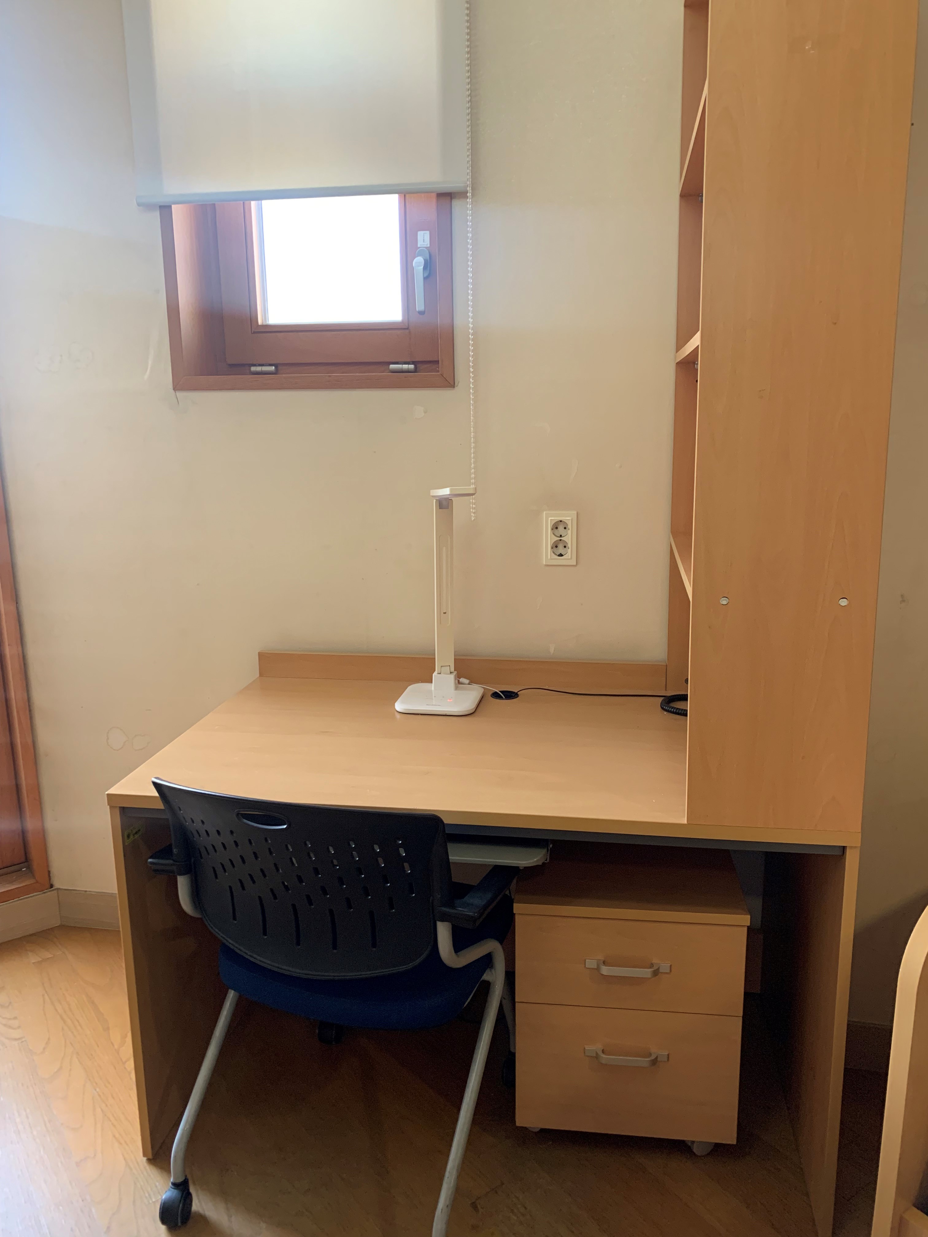 Picture of desk in student dorm
